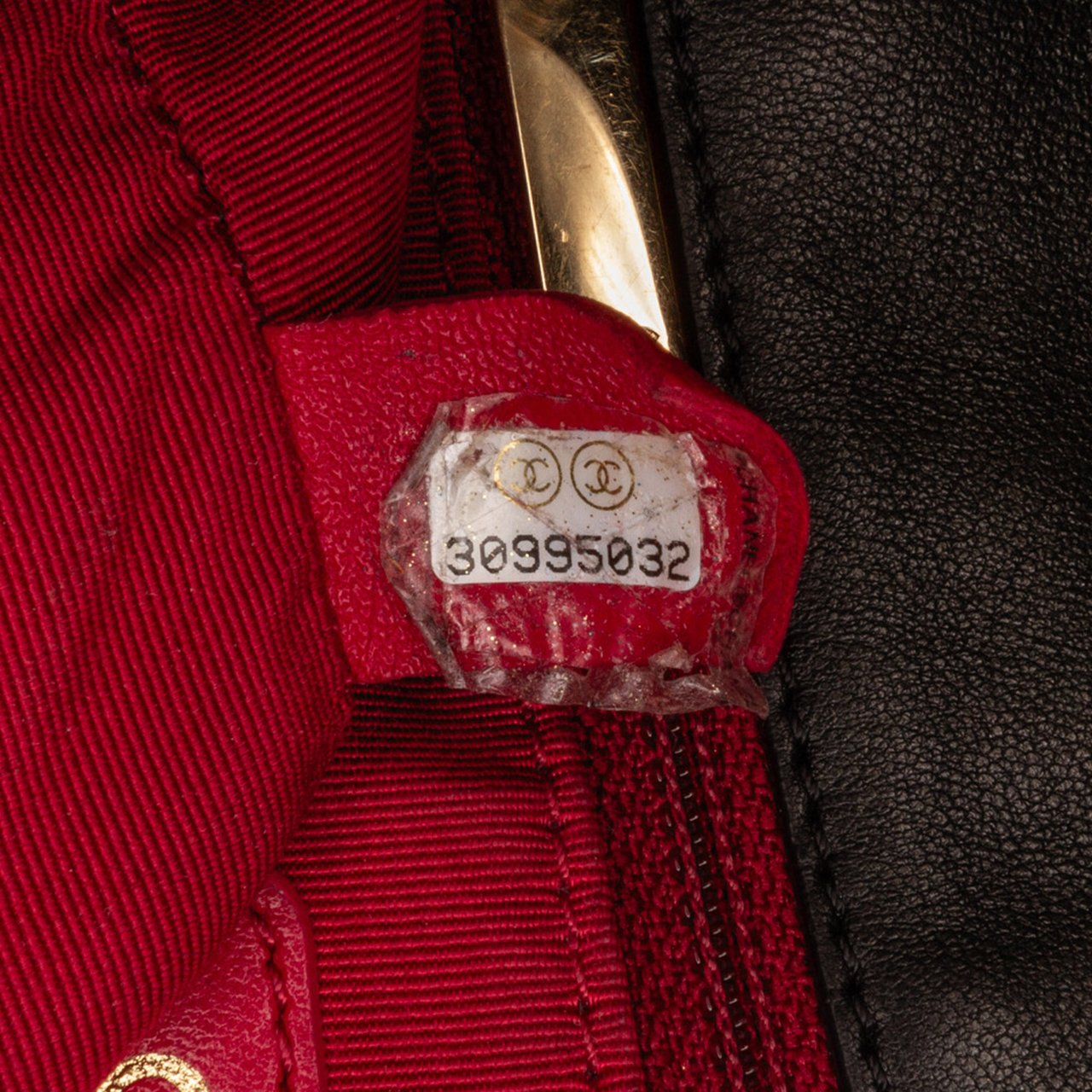 Chanel Large Lambskin Twist Chain Enamel CC Flap Zwart