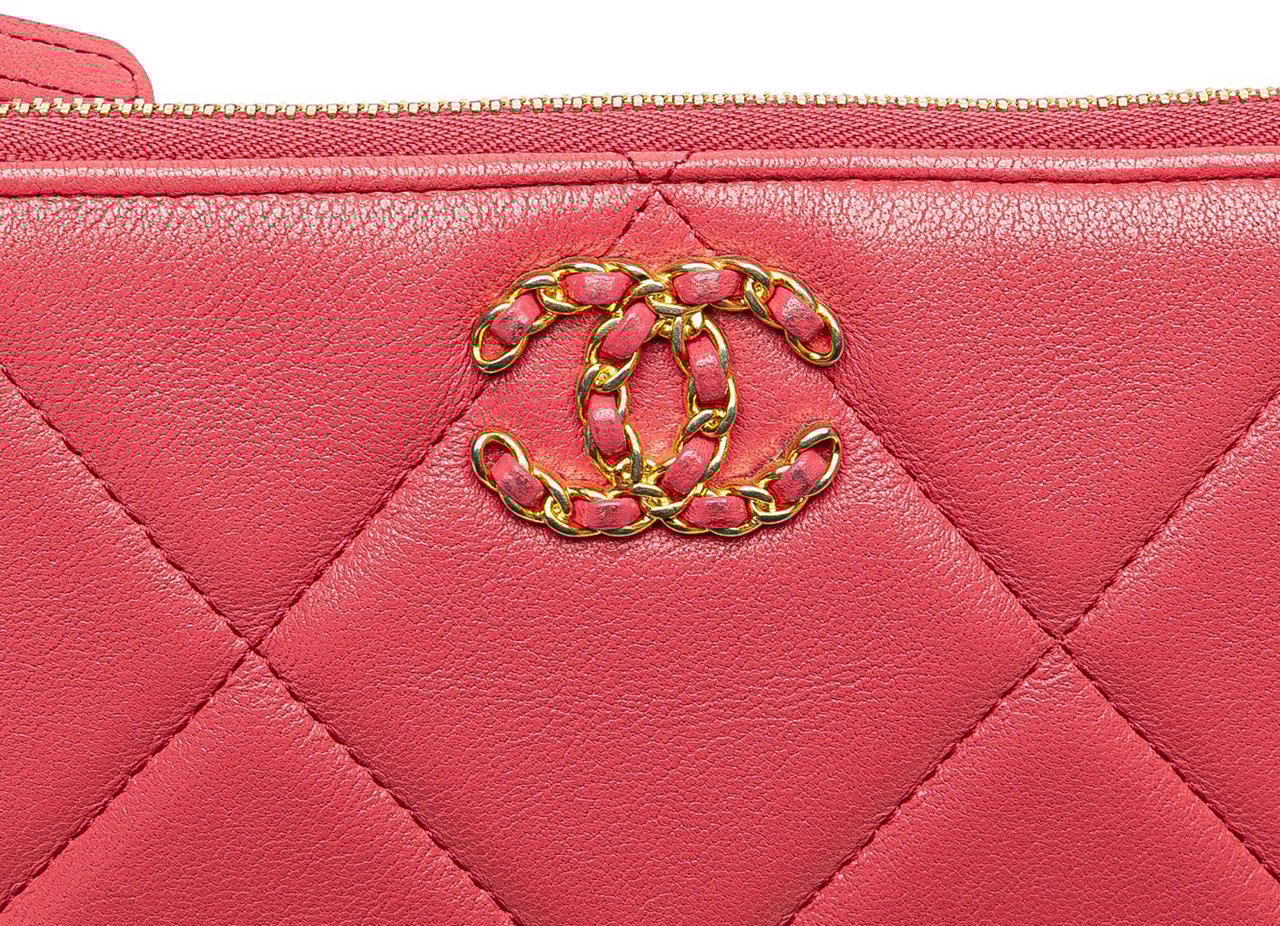Chanel Small Lambskin 19 O Case Pouch Roze
