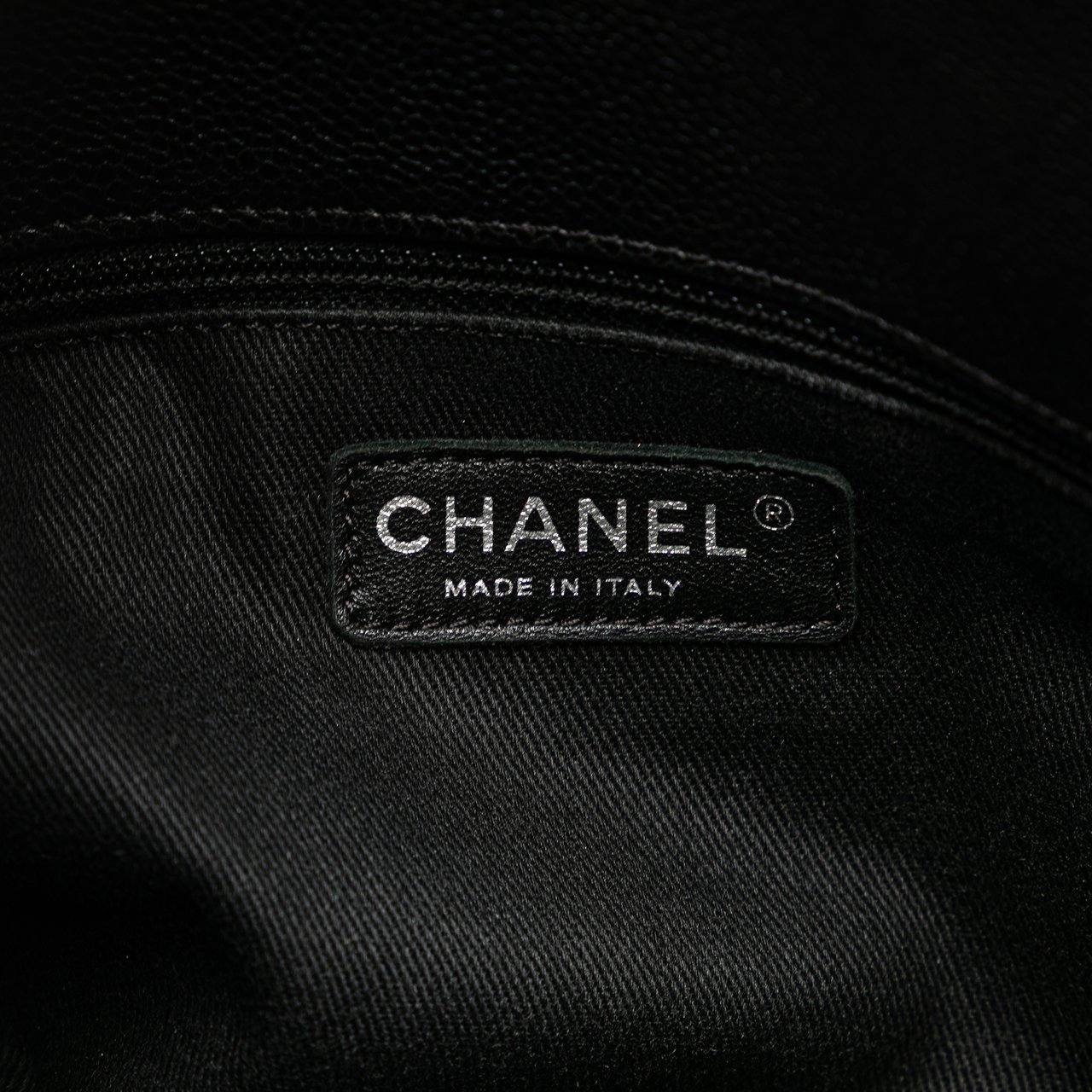 Chanel Quilted Iridescent Caviar Chic Shopping Tote Zwart