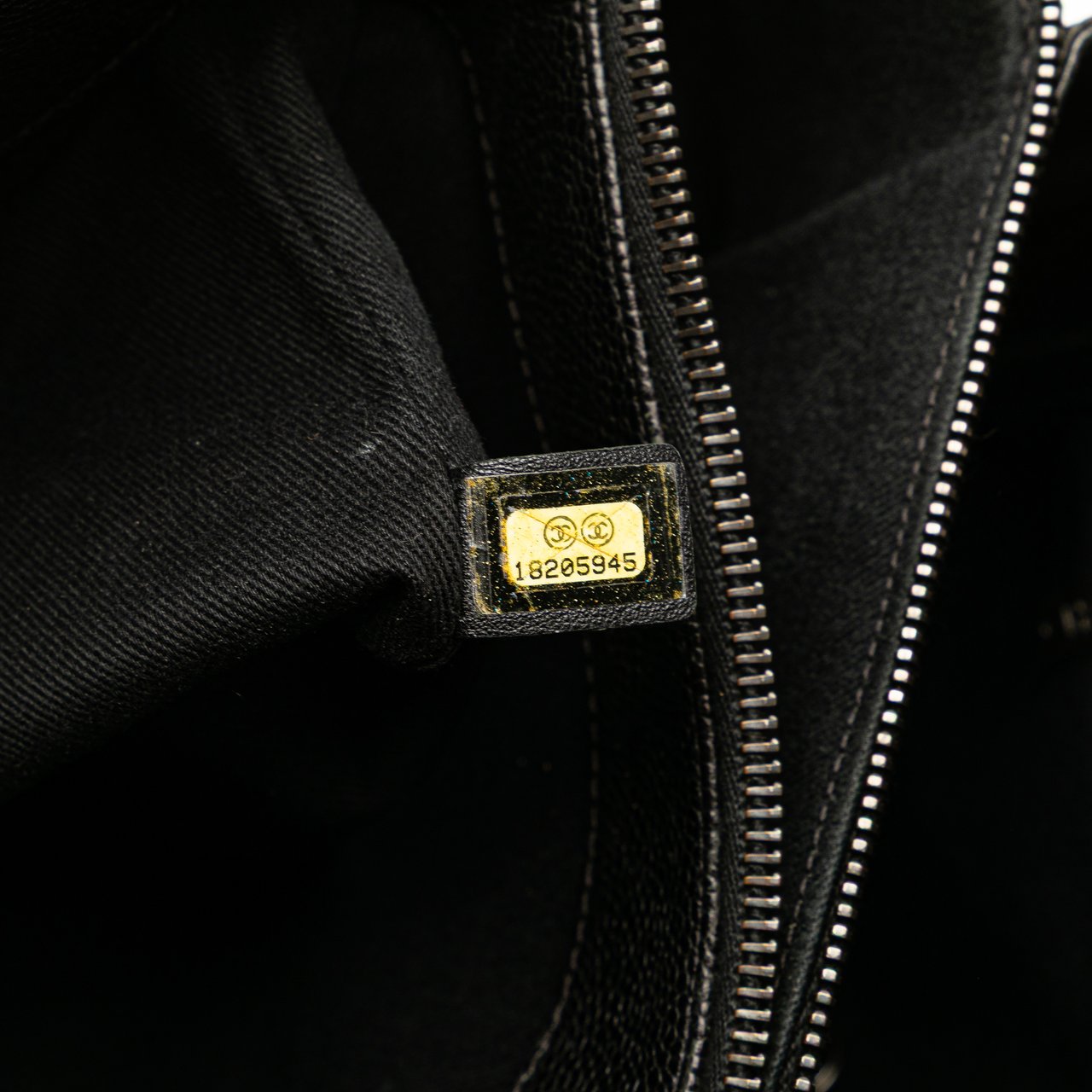 Chanel Quilted Iridescent Caviar Chic Shopping Tote Zwart