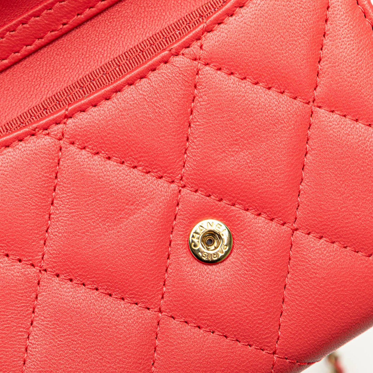 Chanel Quilted Lambskin Flap Card Holder on Chain Rood