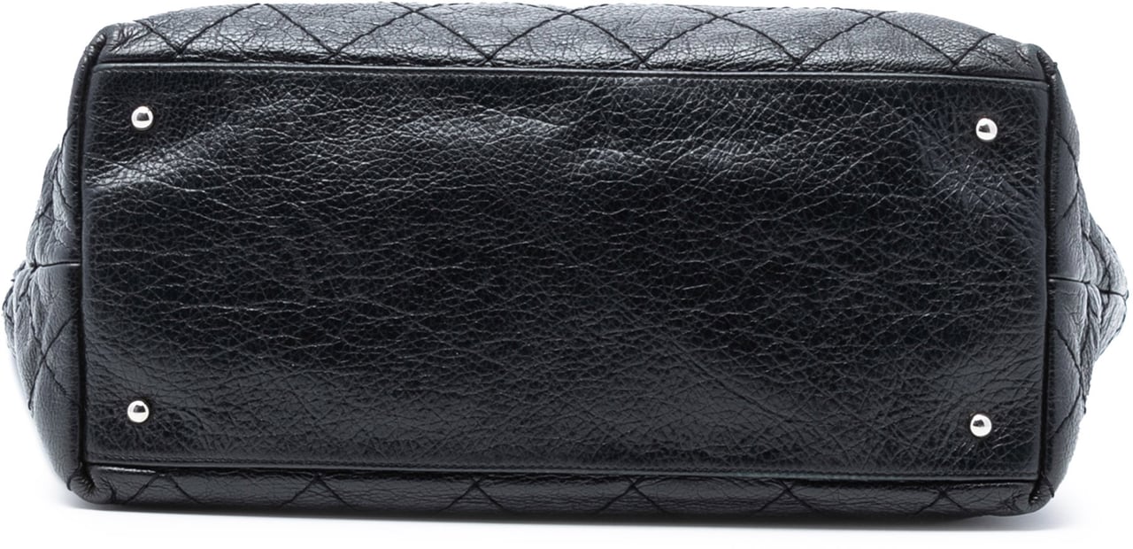 Chanel Large Glazed Calfskin On The Road Tote Zwart