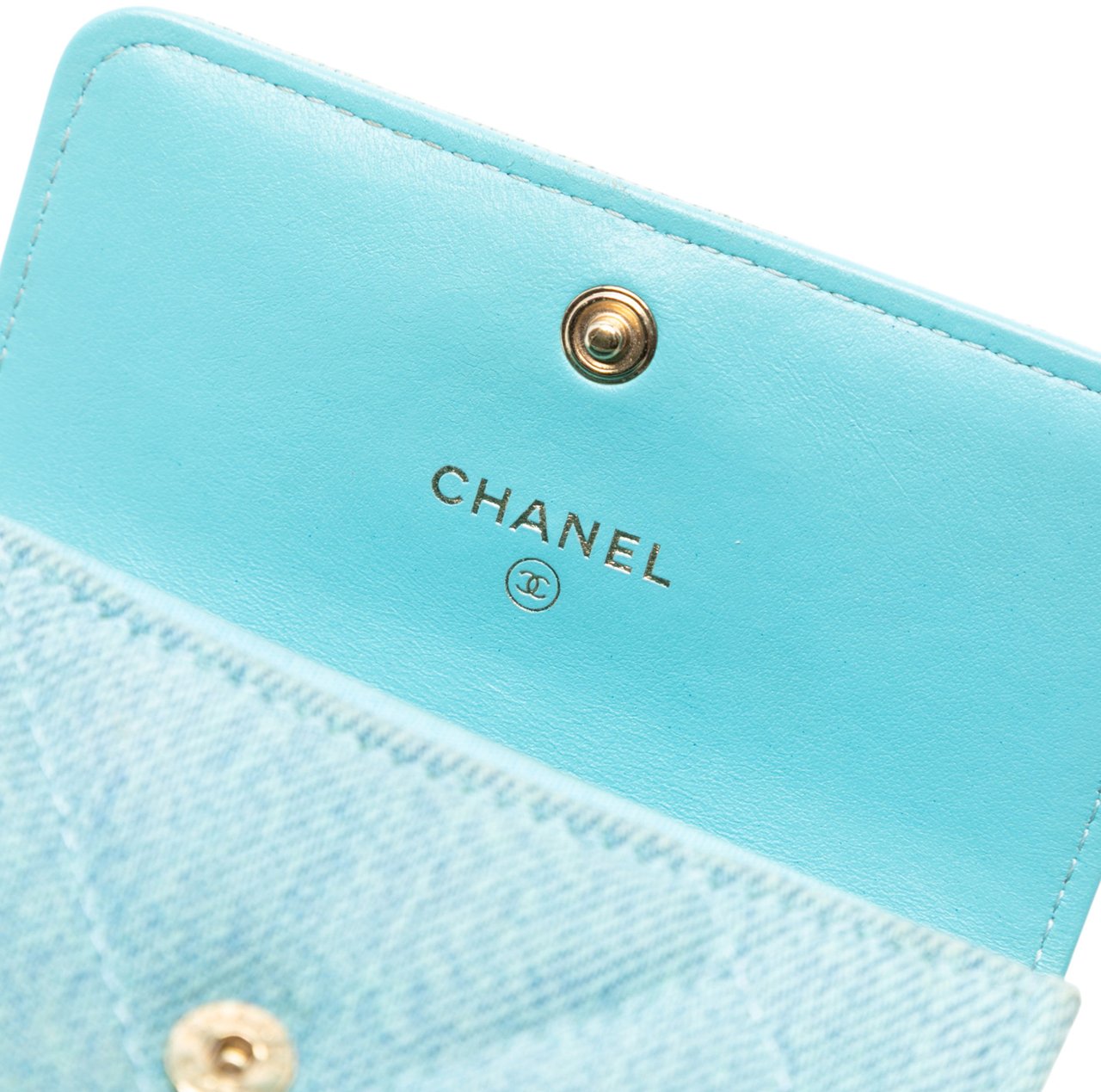 Chanel Quilted Denim 19 Card Holder with Chain Blauw