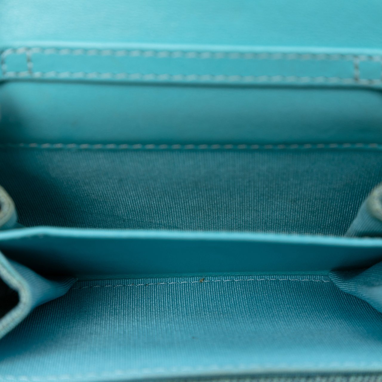 Chanel Quilted Denim 19 Card Holder with Chain Blauw