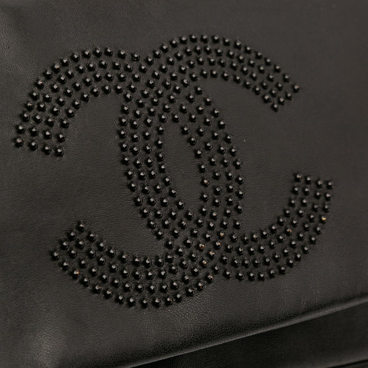Chanel CC Studded Lambskin East West Flap Zwart