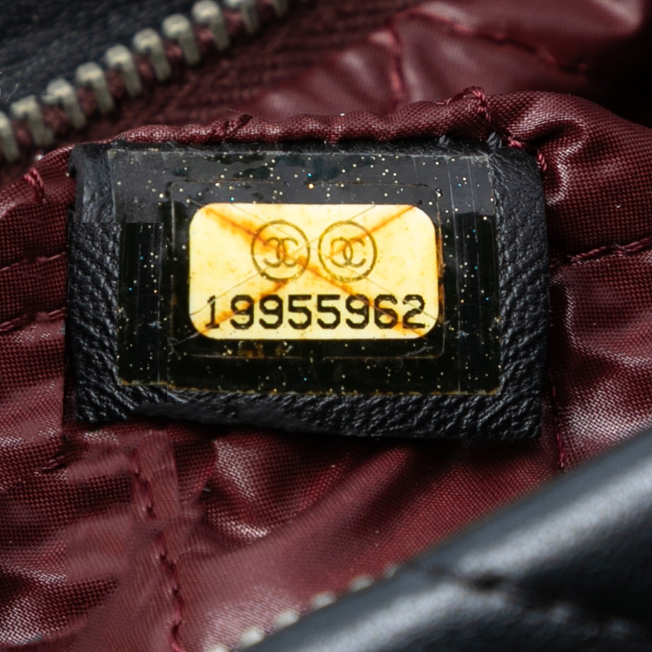 Chanel Quilted Lambskin CC Beauty Foldover Clutch Zwart