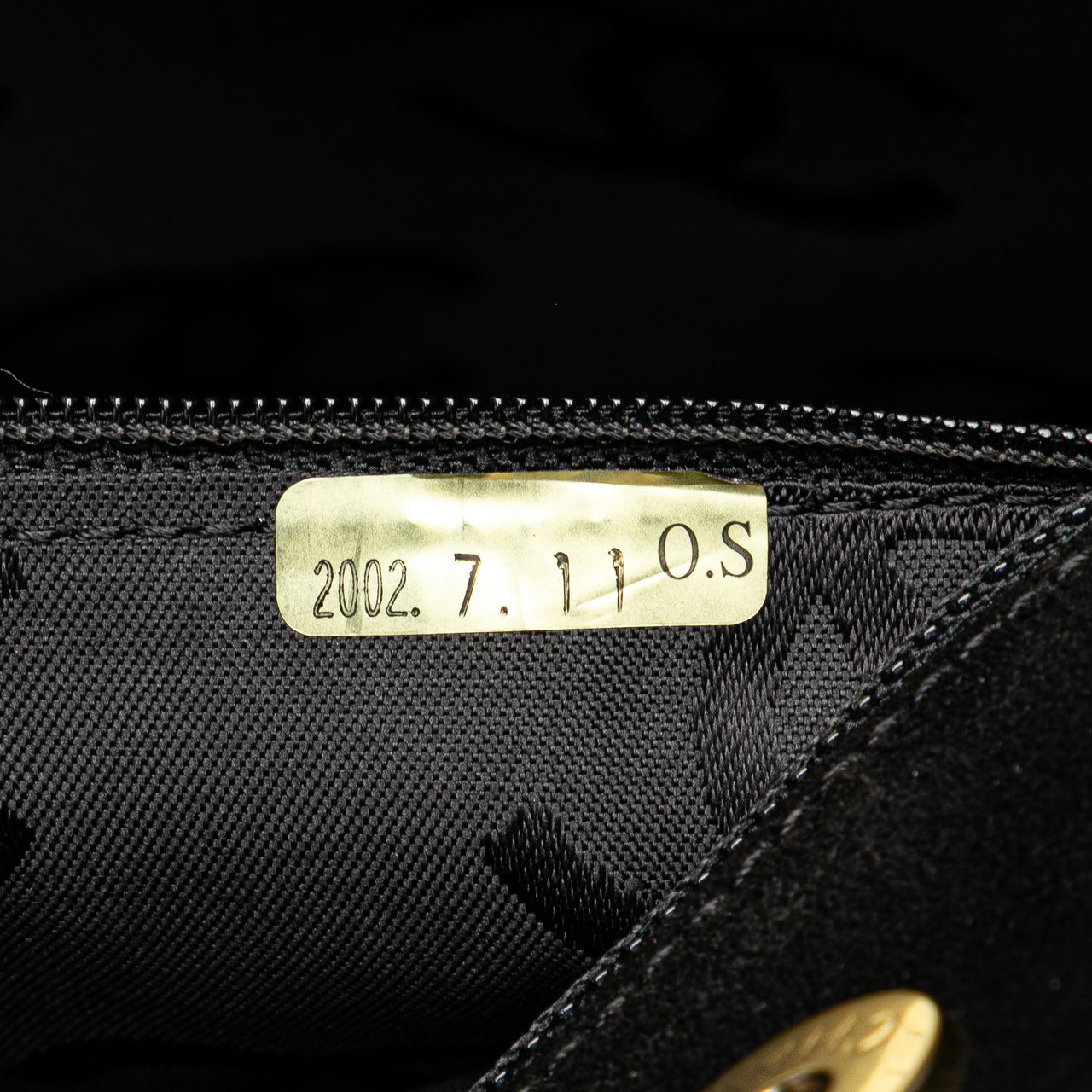 Chanel CC Stitched Suede Tote Zwart