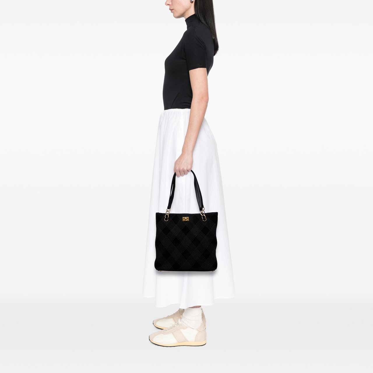 Chanel CC Stitched Suede Tote Zwart