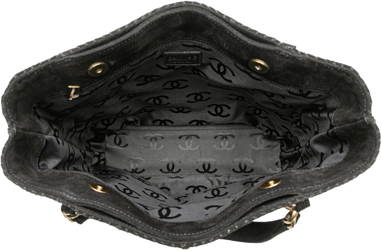 Chanel CC Stitched Suede Tote Zwart