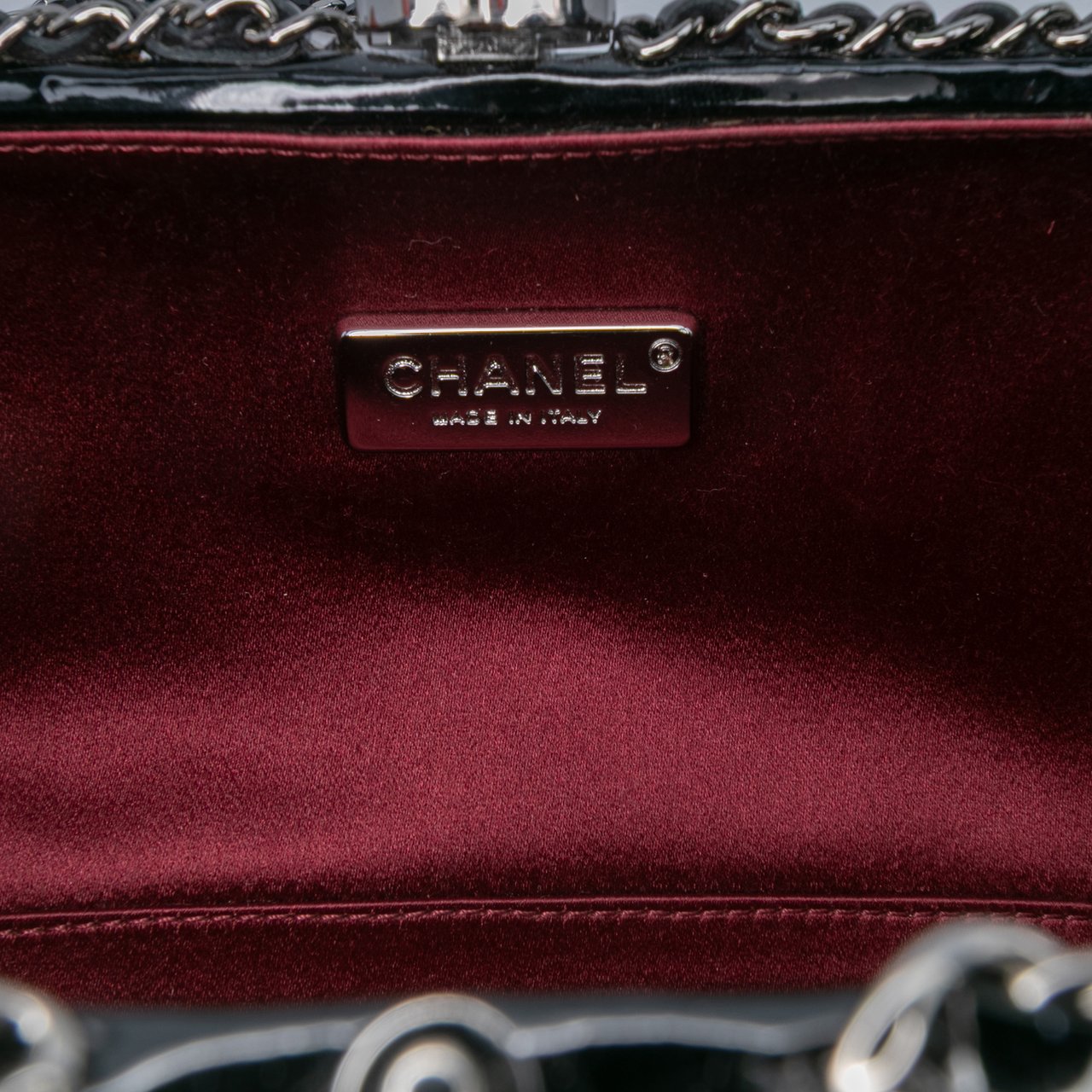 Chanel Quilted Patent Chain Around Clutch Zwart