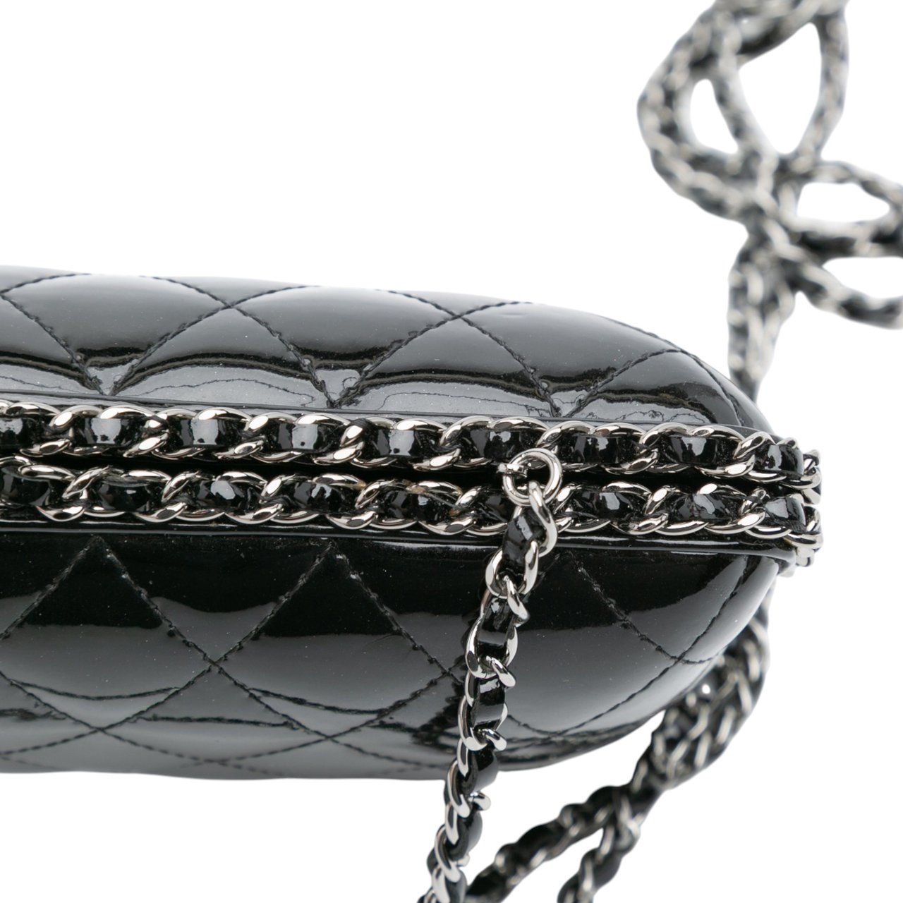 Chanel Quilted Patent Chain Around Clutch Zwart