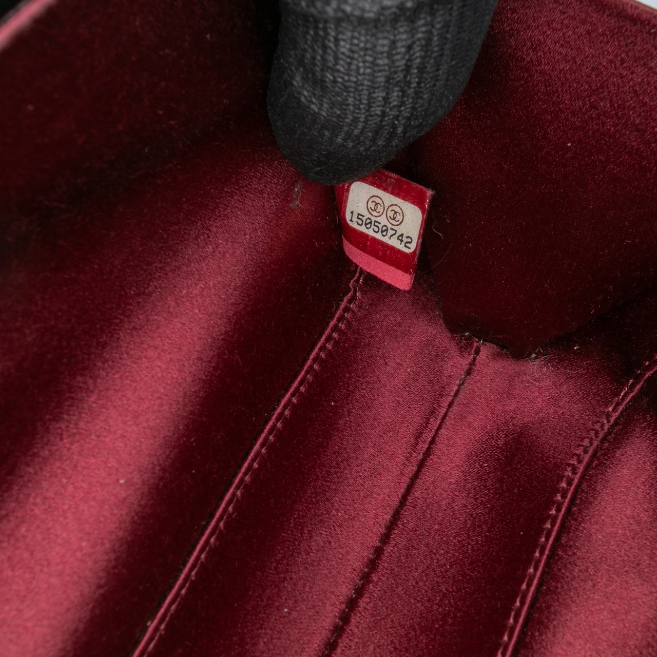 Chanel Quilted Patent Chain Around Clutch Zwart