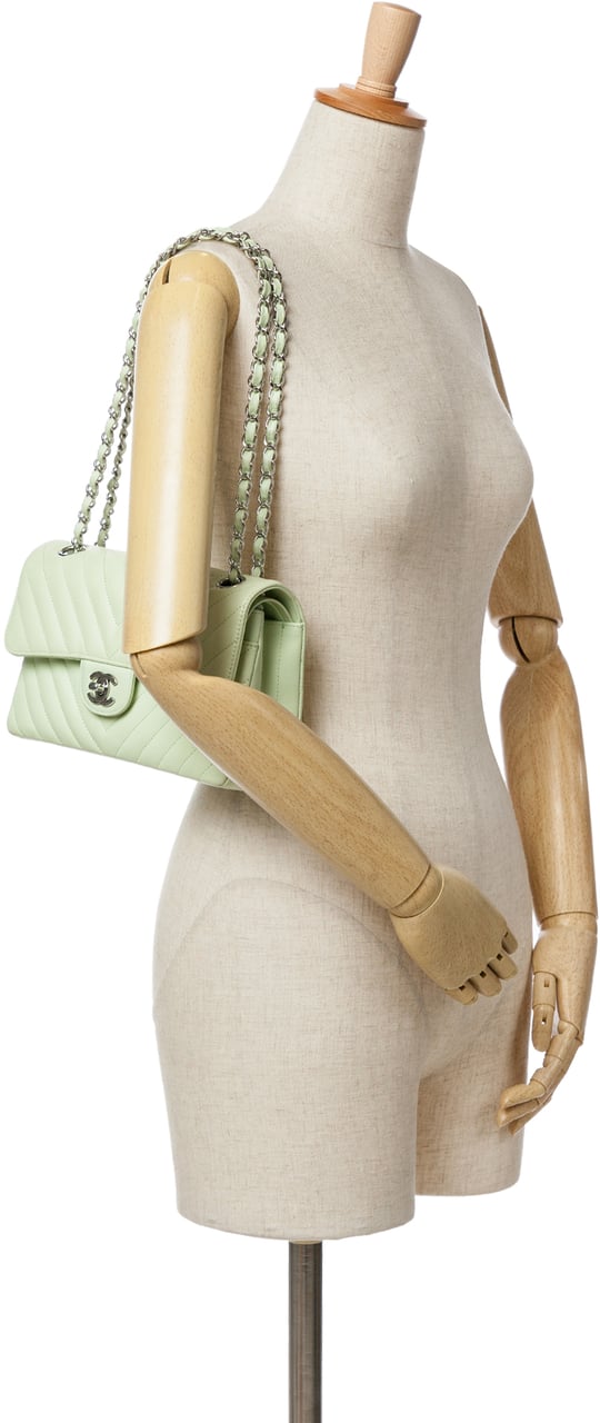 Chanel Small Classic Chevron Lambskin Double Flap Groen
