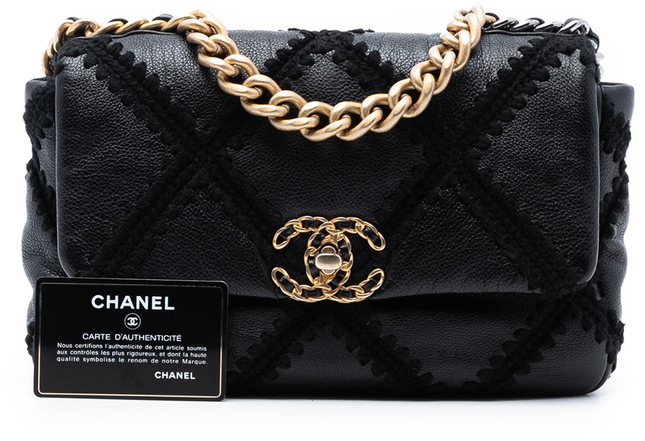 Chanel Medium Crochet Calfskin 19 Flap Zwart