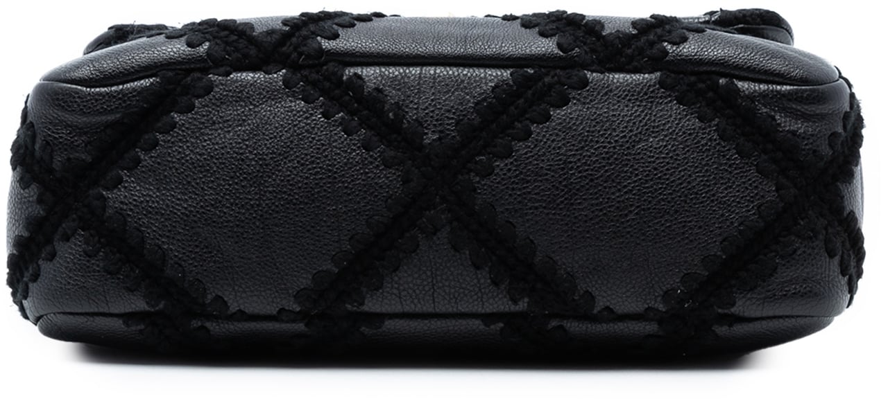 Chanel Medium Crochet Calfskin 19 Flap Zwart