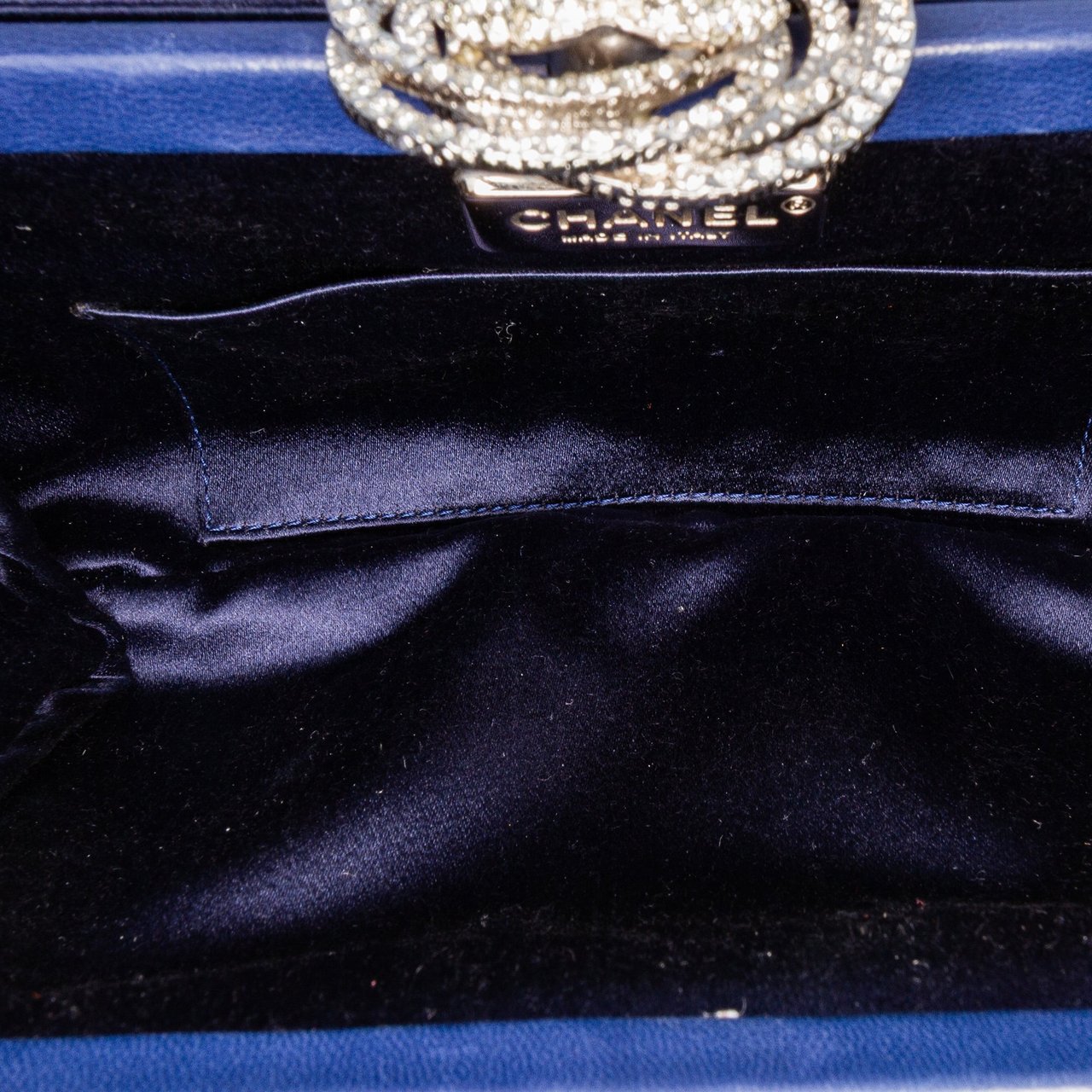 Chanel Satin Crystal Camellia Evening Frame Clutch Blauw