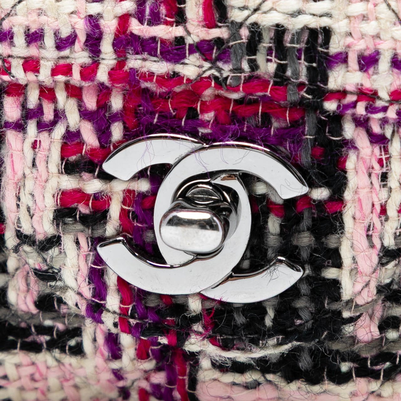 Chanel Medium Classic Tweed Double Flap Roze