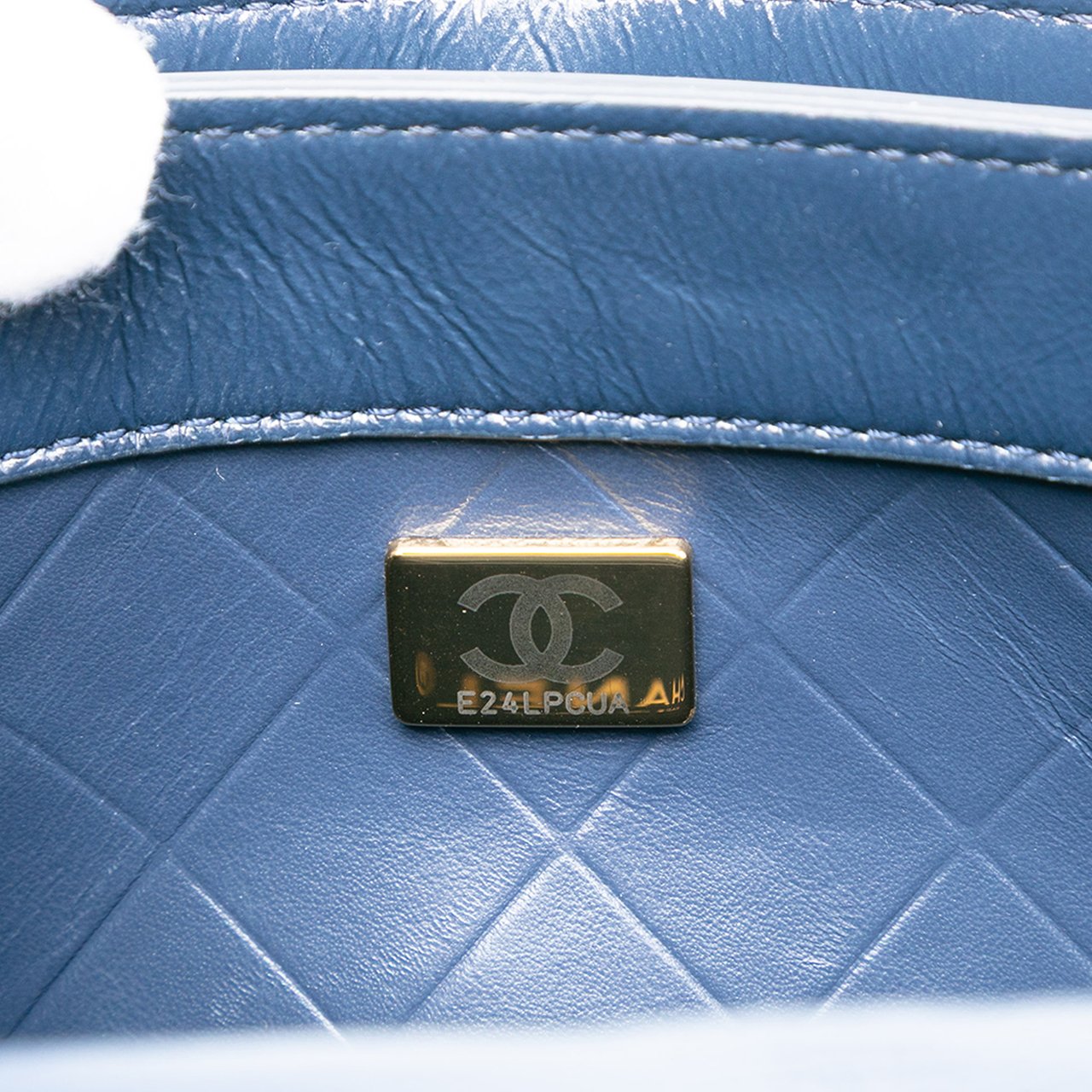Chanel Mini CC Quilted Shiny Calfskin Round Moon Messenger Flap Blauw