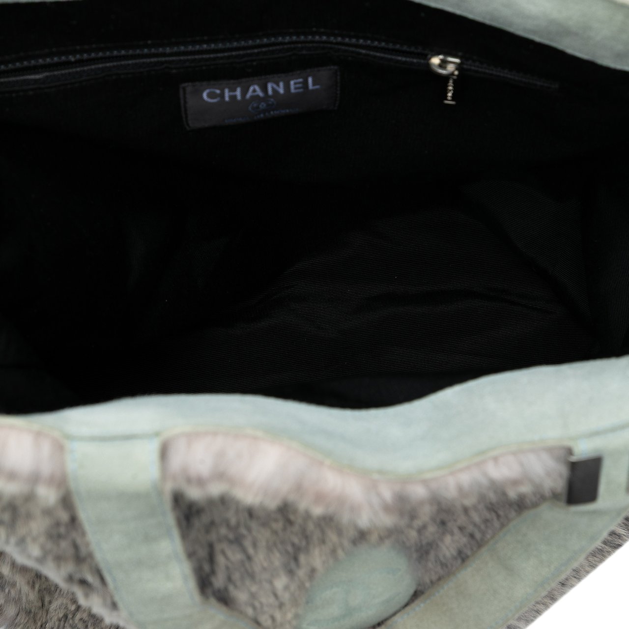 Chanel CC Lapin Fur Tote Grijs