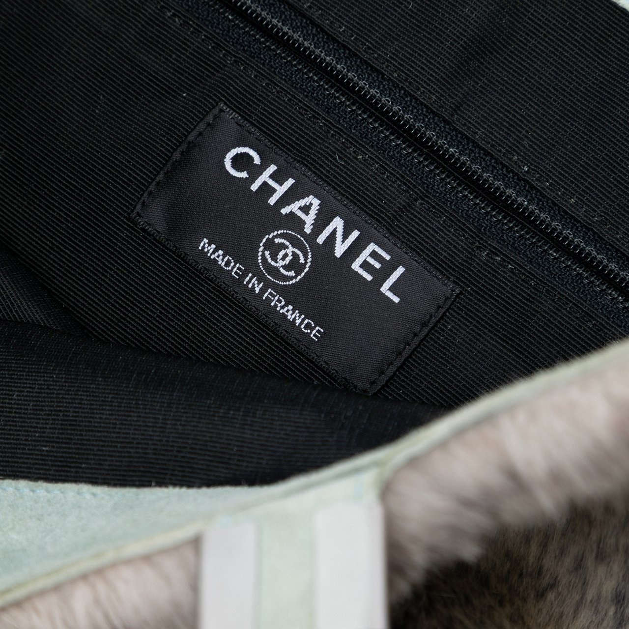 Chanel CC Lapin Fur Tote Grijs