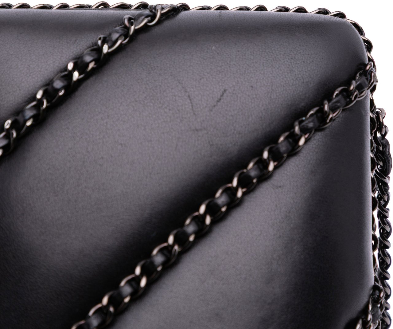 Chanel Chevron Lambskin Chain Around Clutch on Chain Zwart
