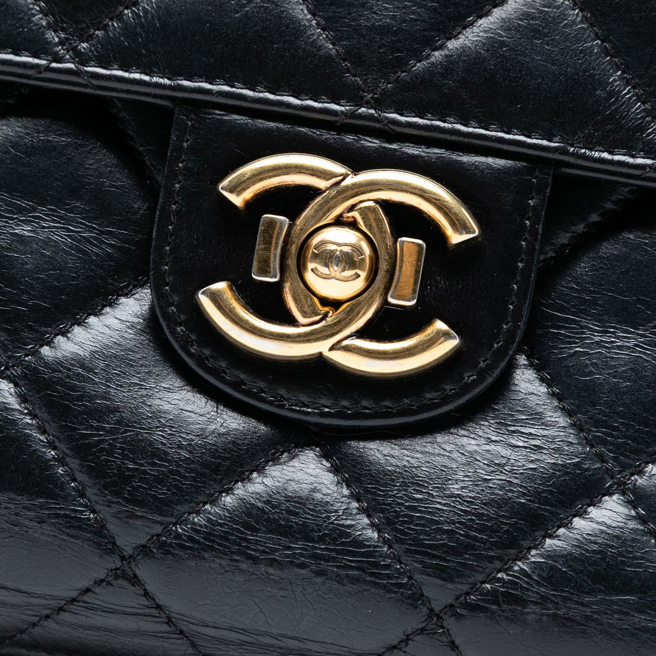 Chanel Large CC Quilted Glazed Calfskin Perfect Edge Flap Zwart