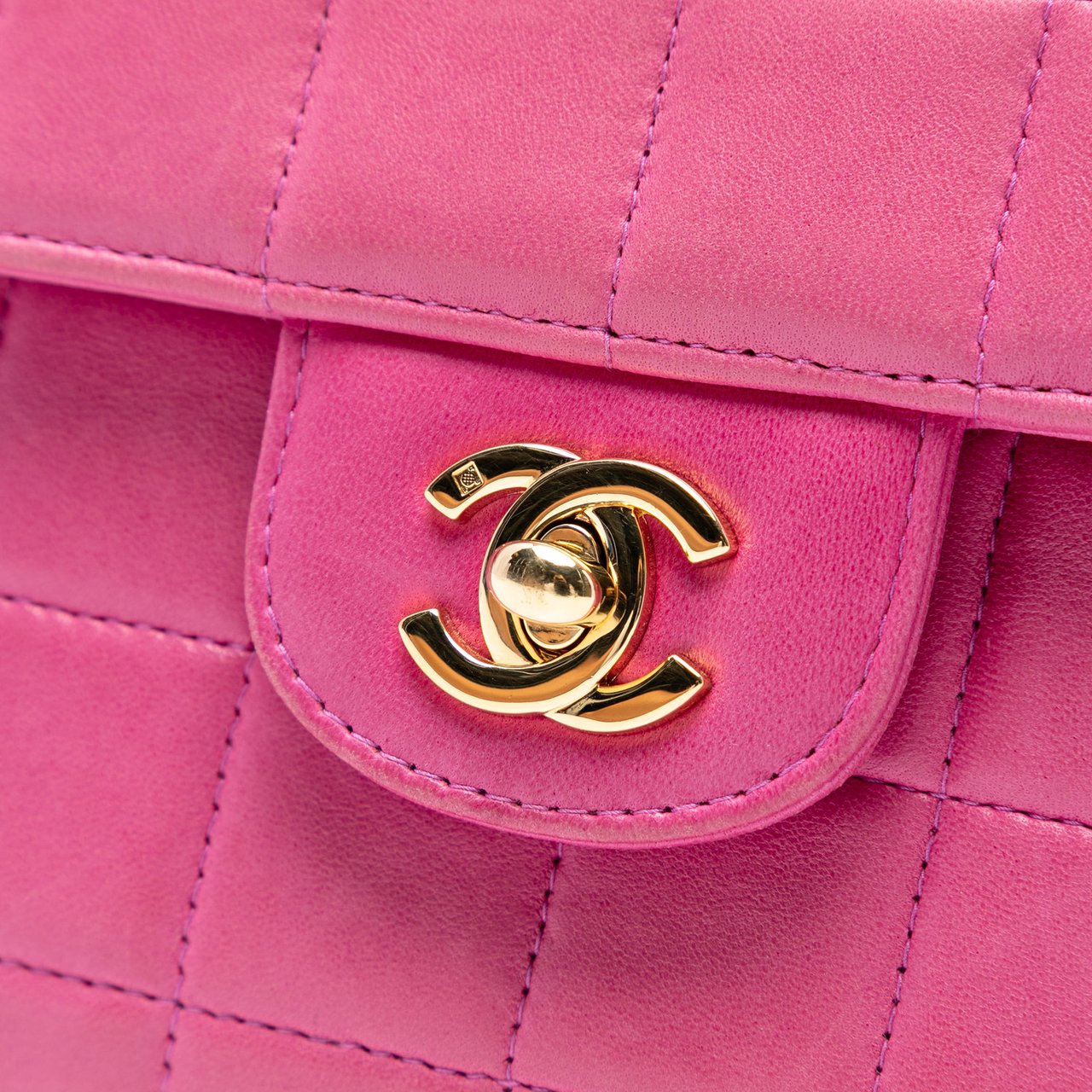 Chanel Chocolate Bar Lambskin East West Flap Roze