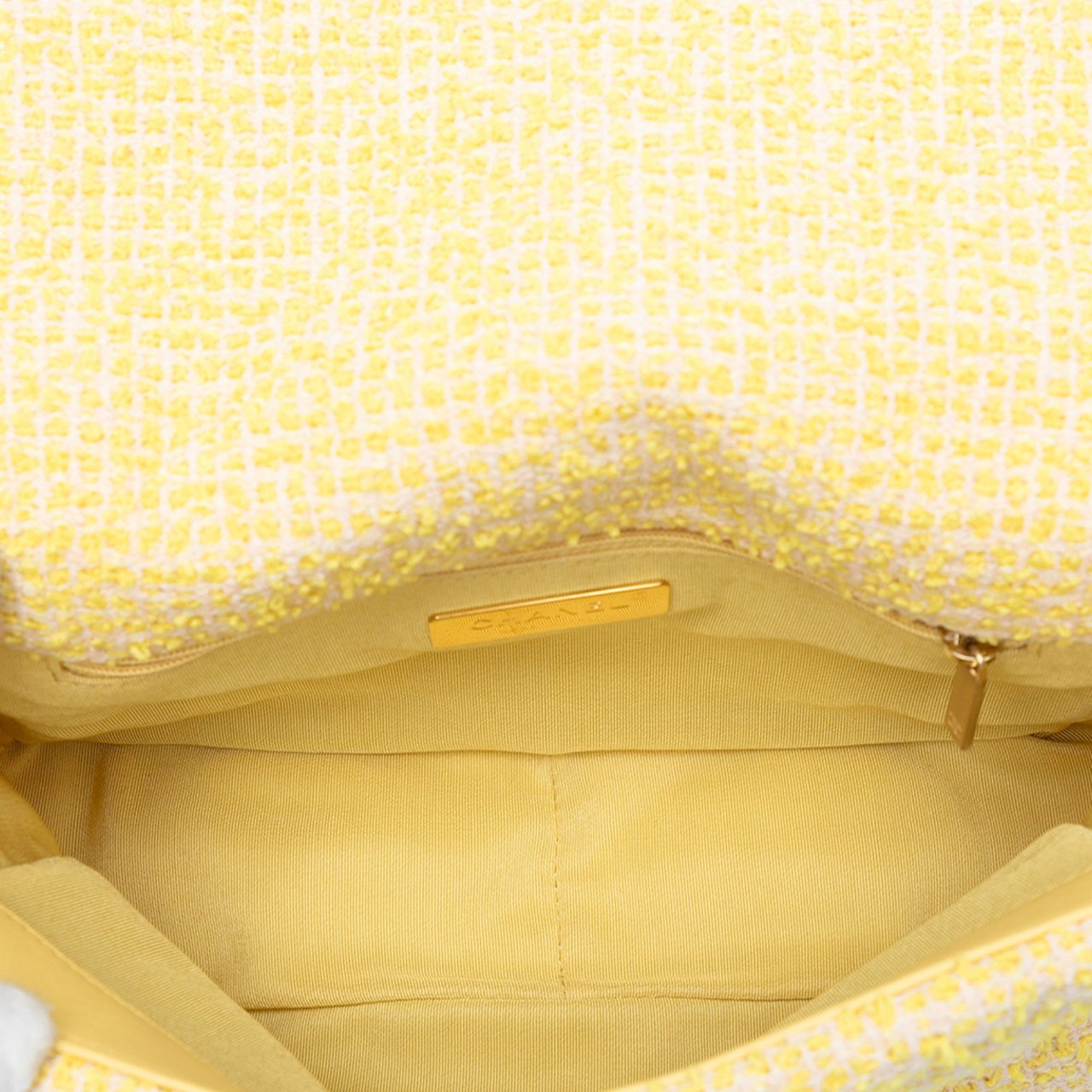 Chanel Medium Tweed 19 Flap Geel