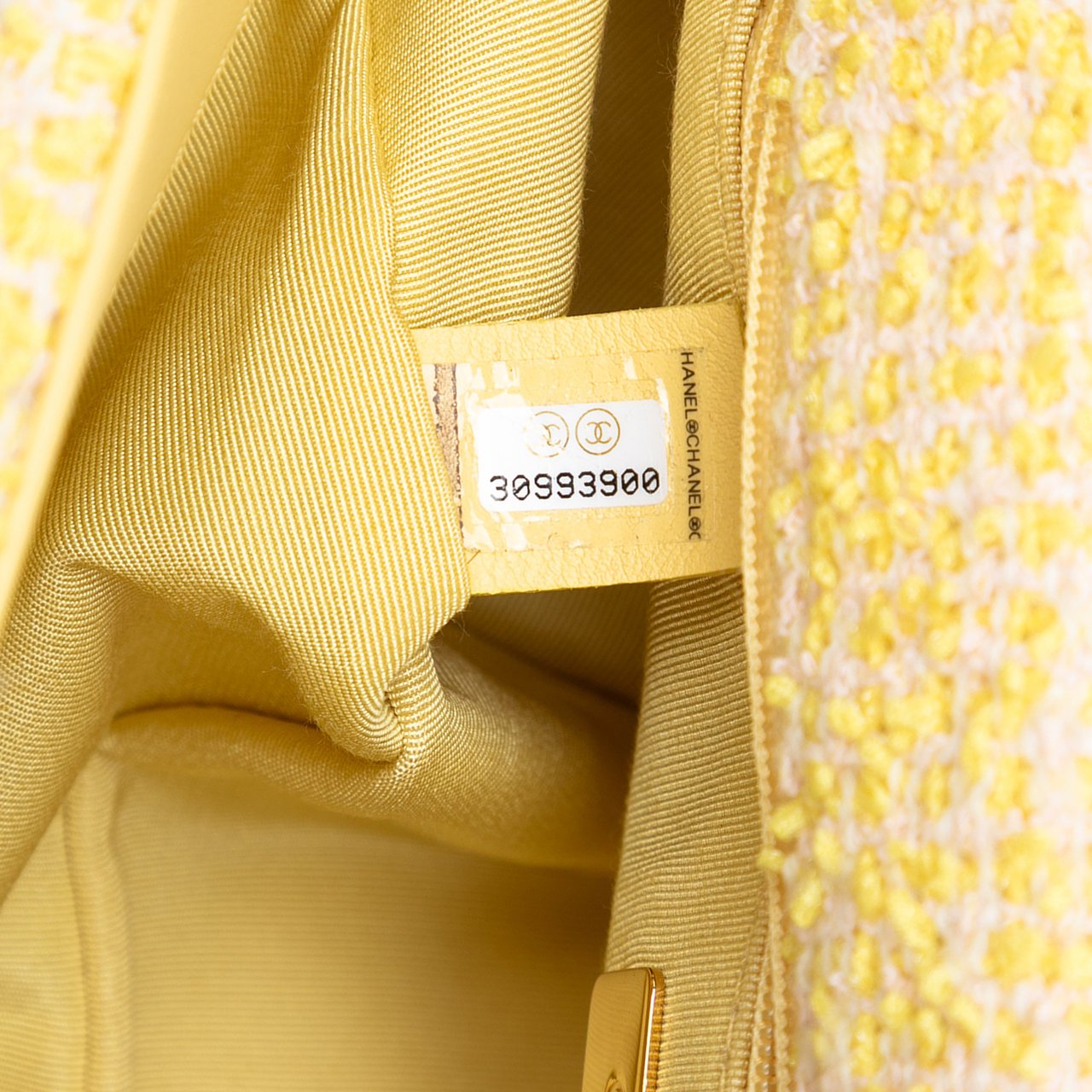 Chanel Medium Tweed 19 Flap Geel