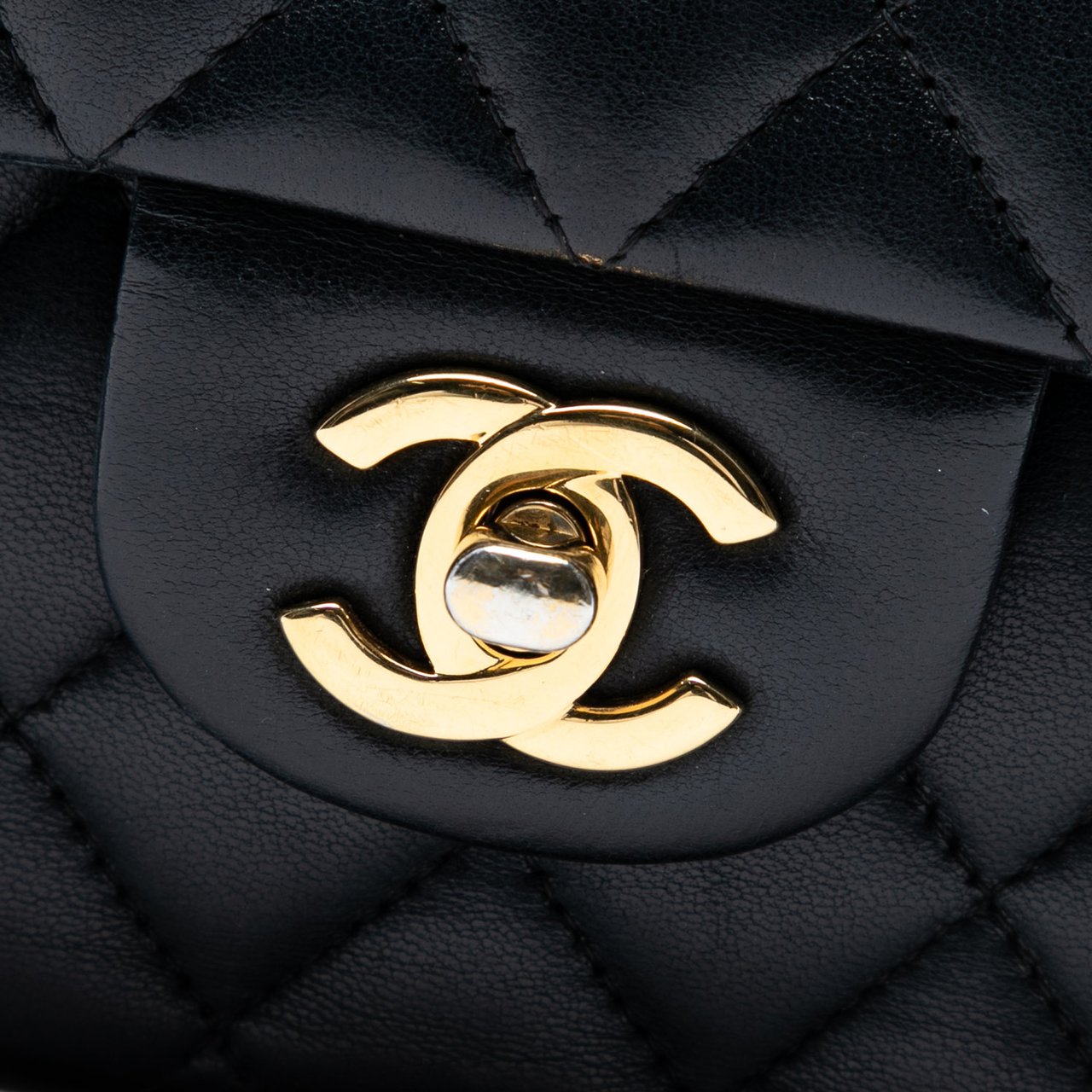 Chanel Medium Classic Lambskin Double Flap Zwart