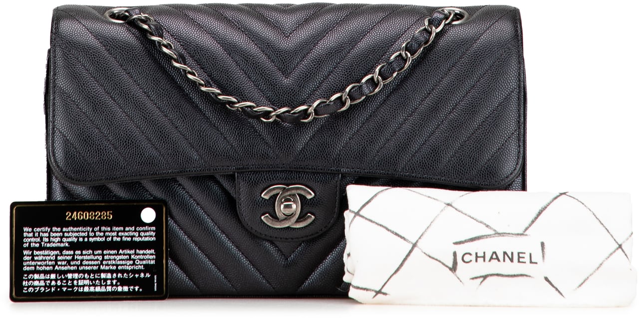Chanel Medium Classic Chevron Caviar Double Flap Zwart
