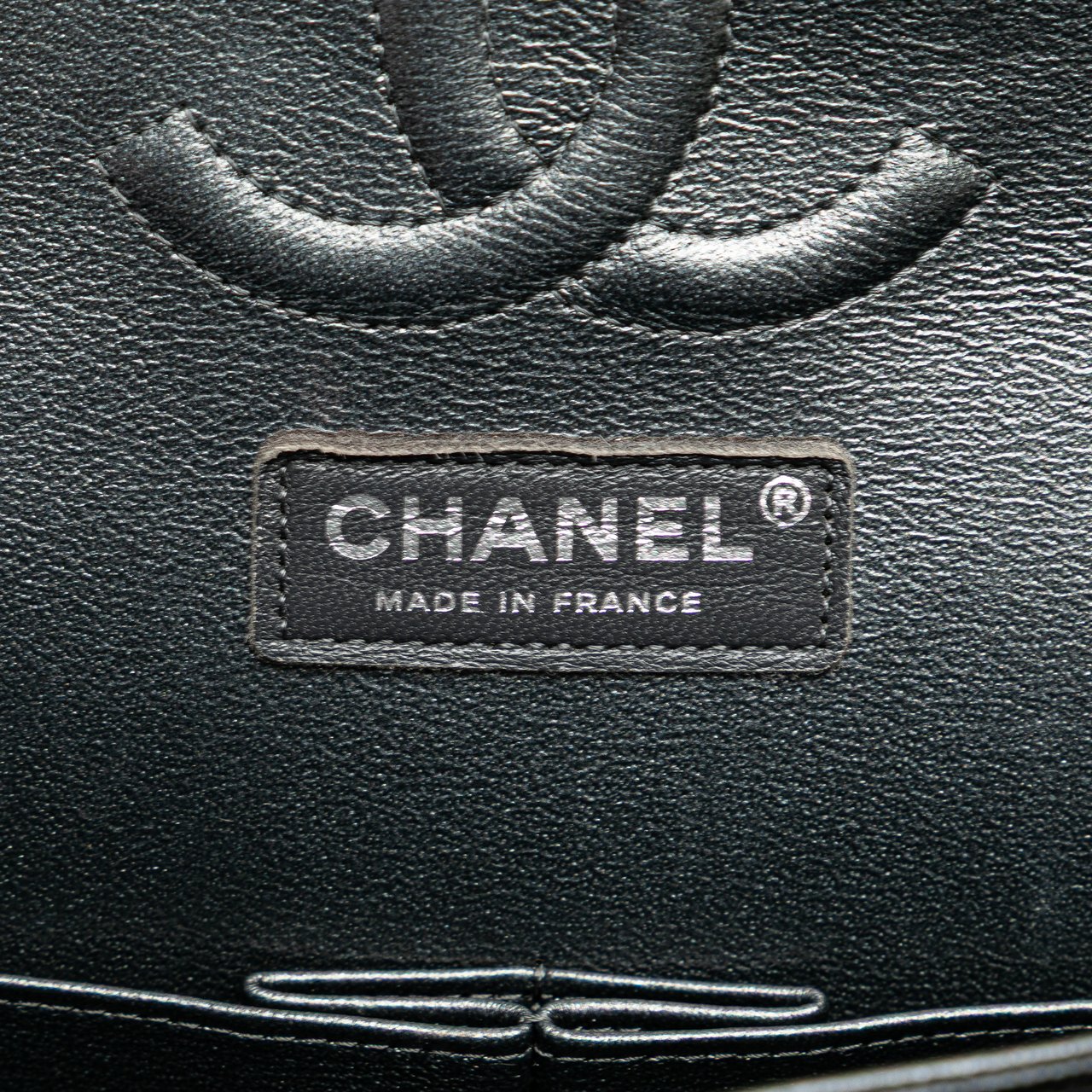 Chanel Medium Classic Chevron Caviar Double Flap Zwart