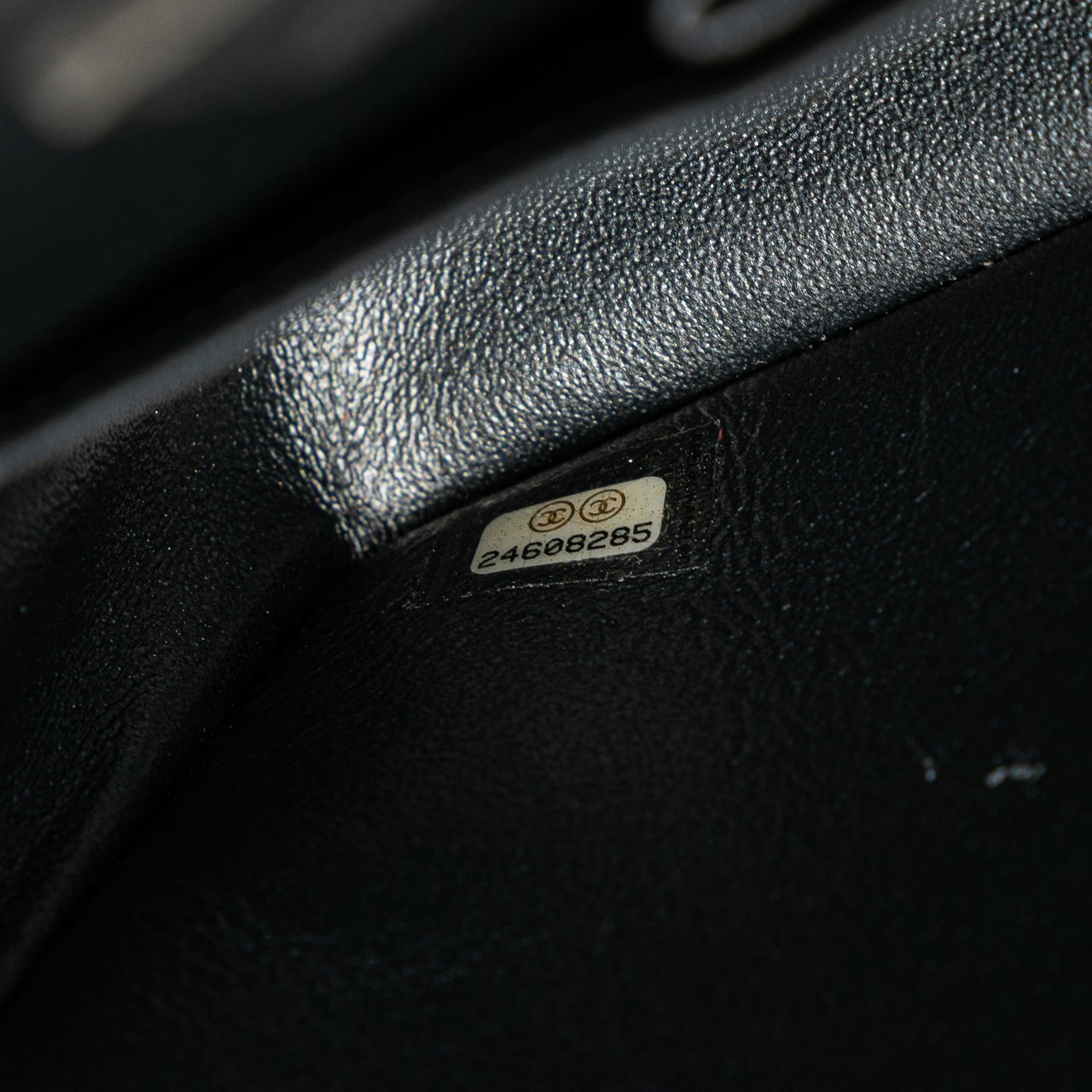 Chanel Medium Classic Chevron Caviar Double Flap Zwart