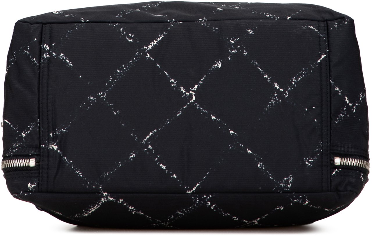 Chanel Old Travel Line Nylon Handbag Zwart