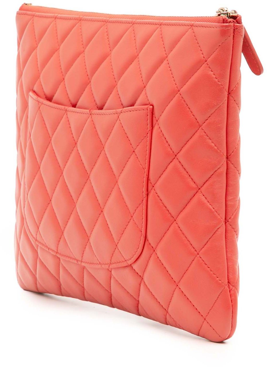 Chanel Medium Quilted Lambskin O Case Clutch Rood