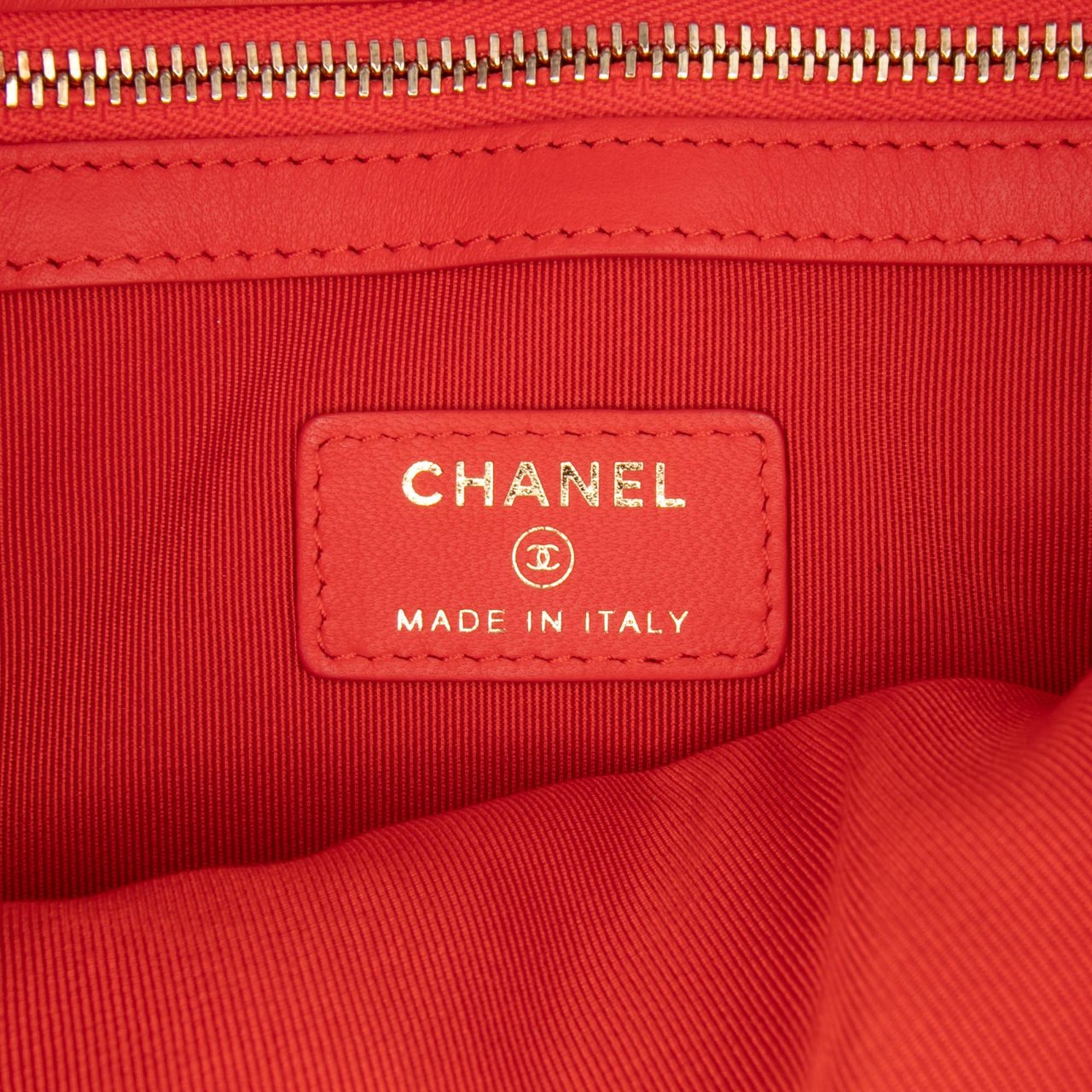 Chanel Medium Quilted Lambskin O Case Clutch Rood