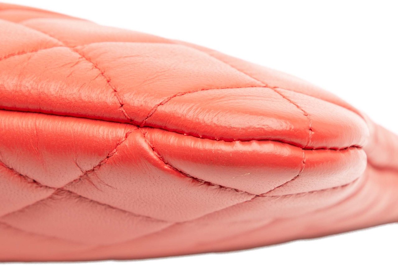 Chanel Medium Quilted Lambskin O Case Clutch Rood