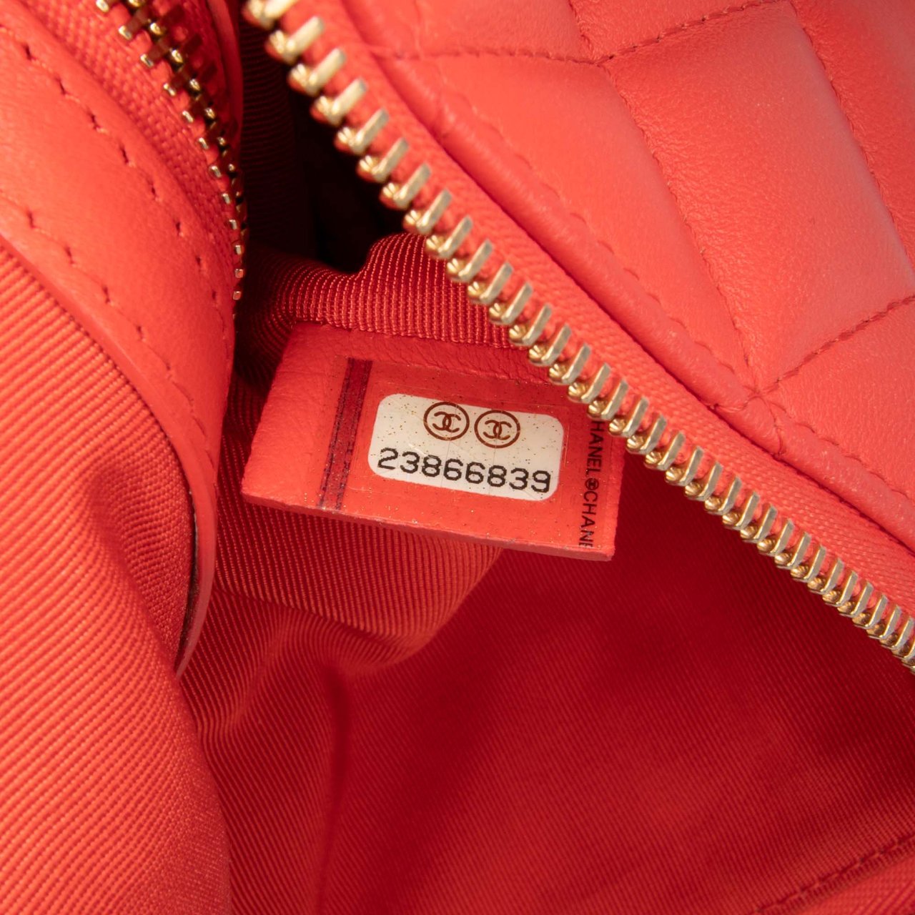 Chanel Medium Quilted Lambskin O Case Clutch Rood