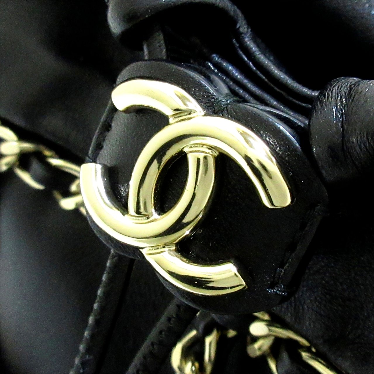 Chanel CC Bucket Zwart