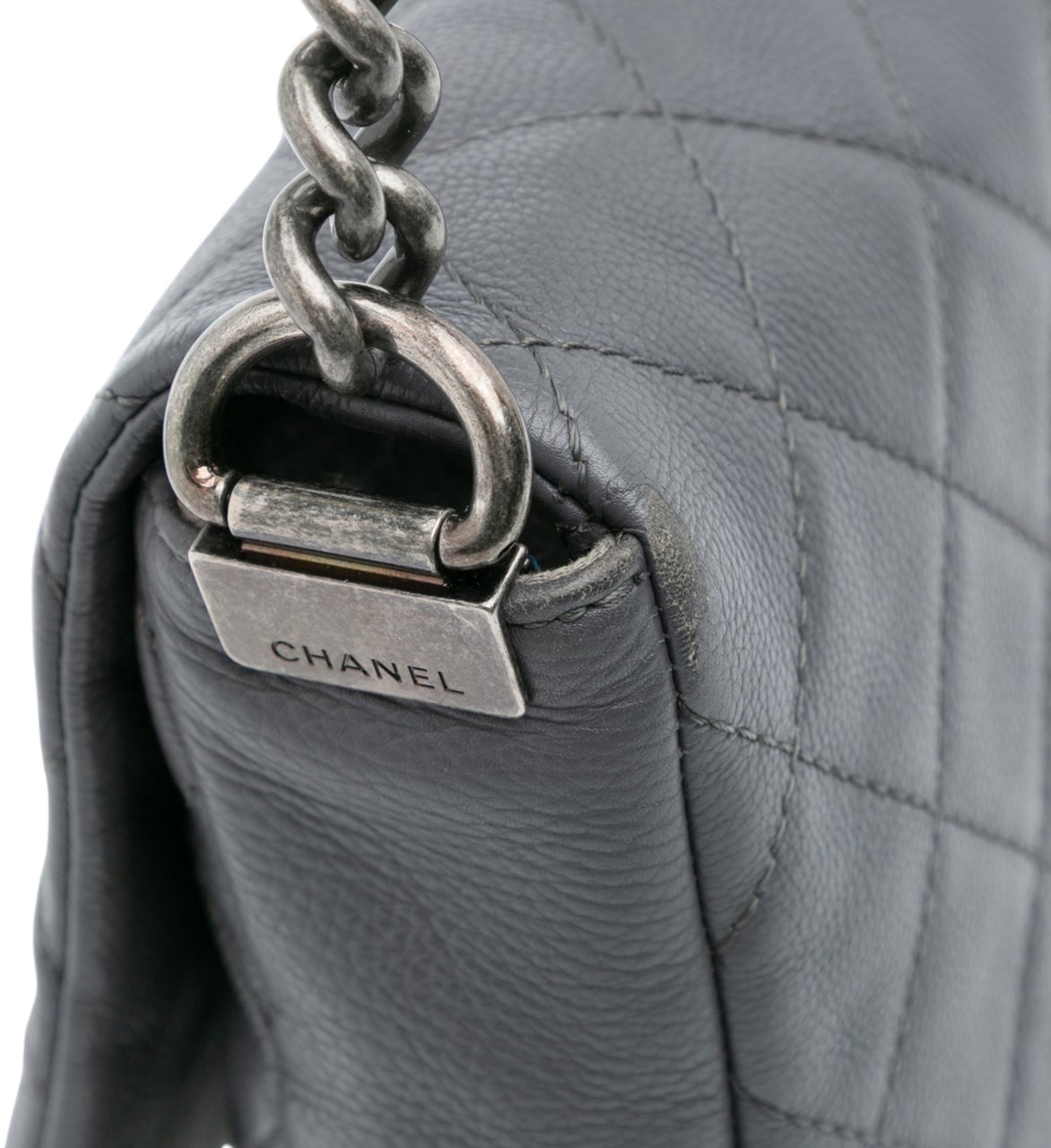 Chanel Quilted Calfskin Couture Messenger Bag Grijs