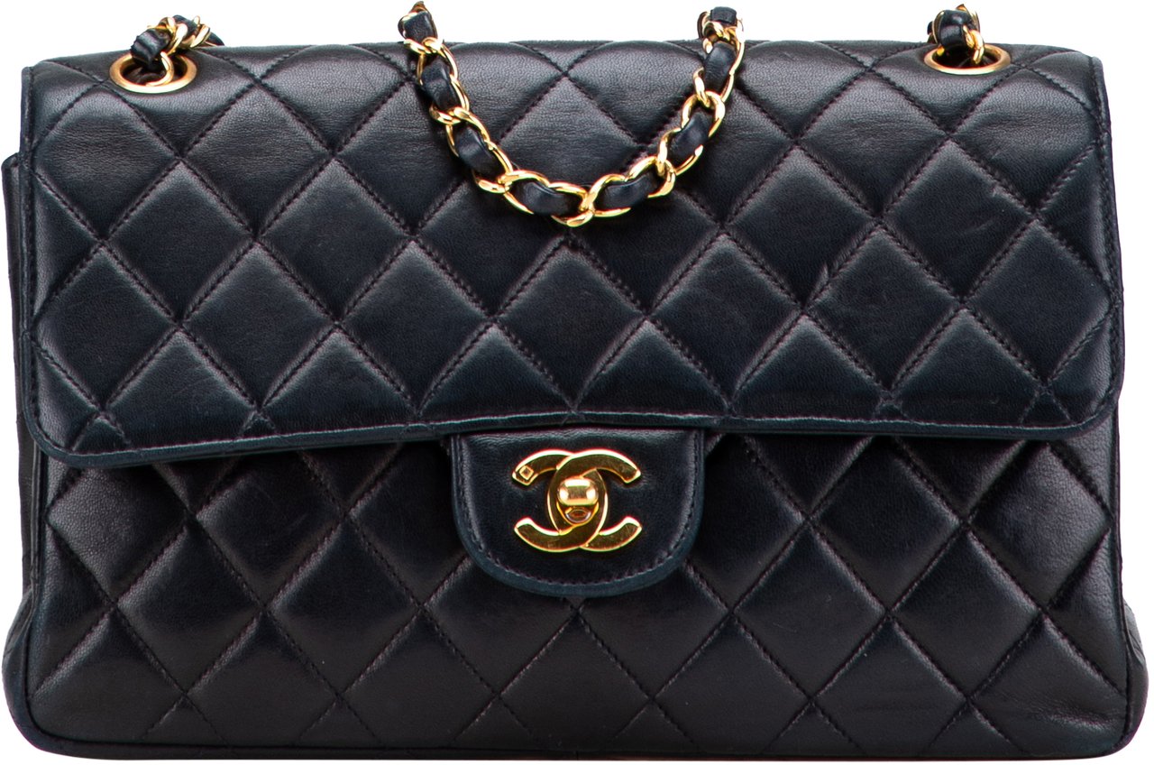 Chanel Medium Quilted Lambskin Double Sided Flap Zwart