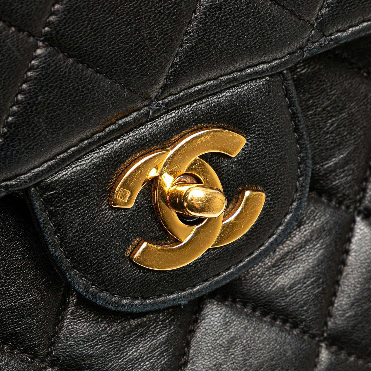 Chanel Medium Quilted Lambskin Double Sided Flap Zwart