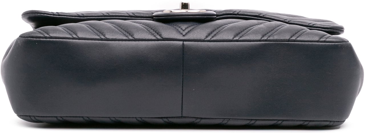 Chanel Jumbo Double Stitch Chevron Lambskin Single Flap Blauw