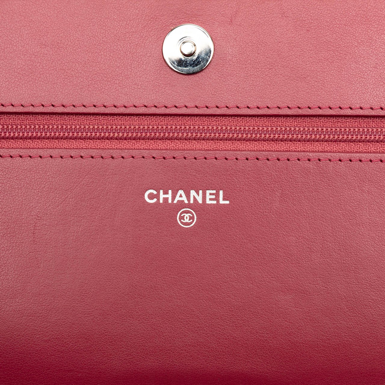 Chanel CC Embossed Lambskin Camellia Wallet On Chain Roze
