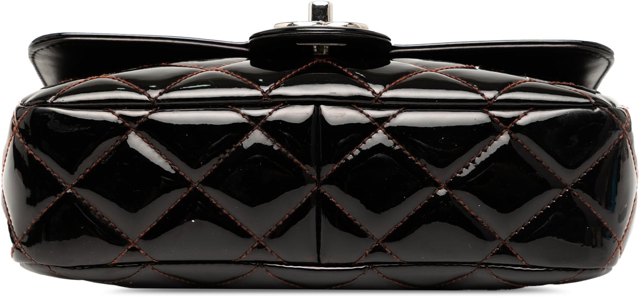Chanel Small Quilted Patent Coco Shine Flap Zwart