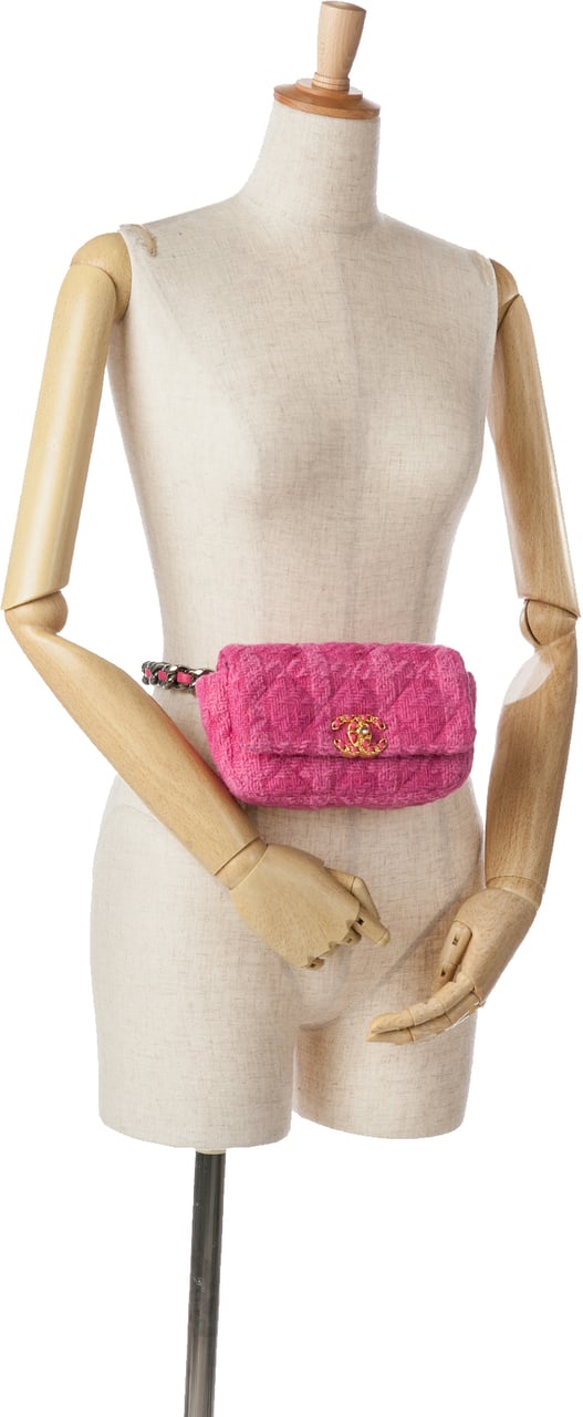 Chanel Tweed 19 Belt Bag Roze