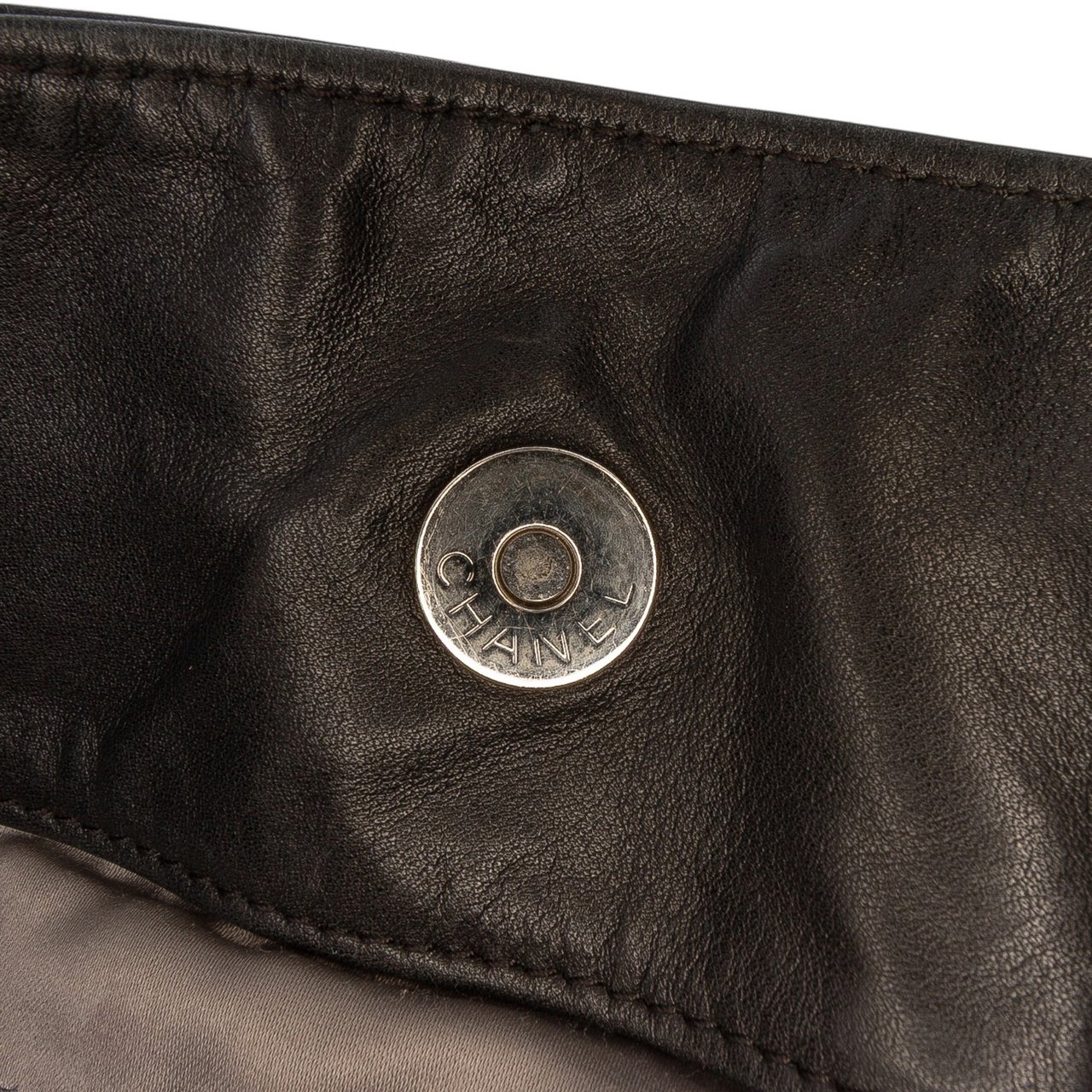 Chanel Calfskin Modern Chain Rhodoid Hobo Zwart