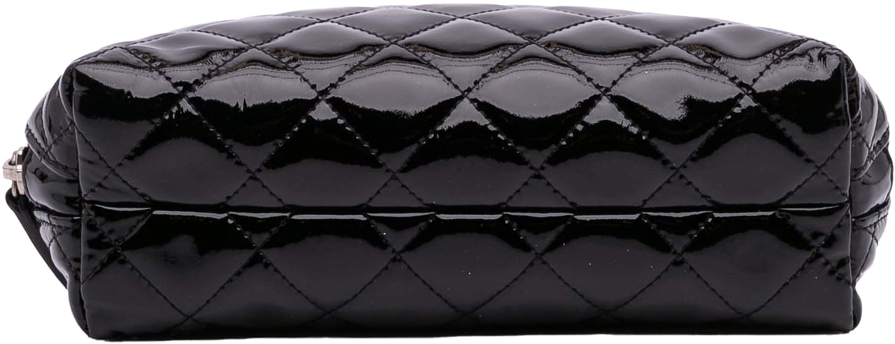 Chanel CC Quilted Patent Cosmetic Pouch Zwart
