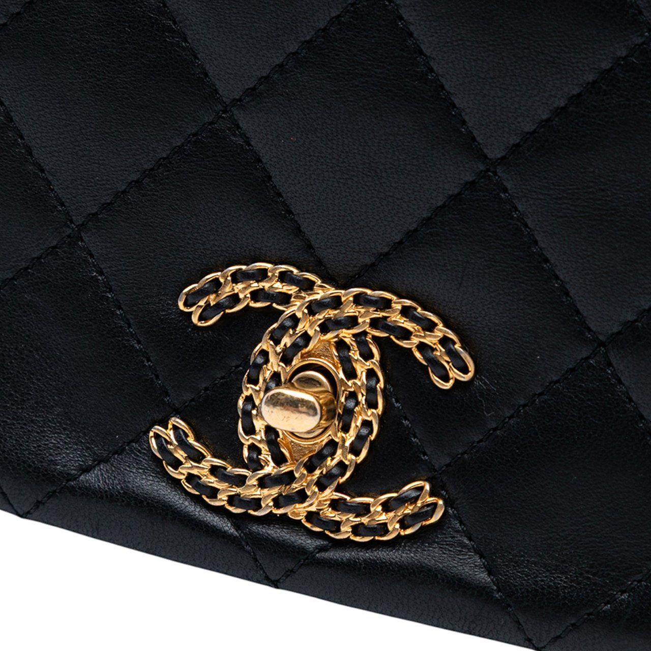 Chanel Quilted Lambskin On And On Chain Flap Zwart