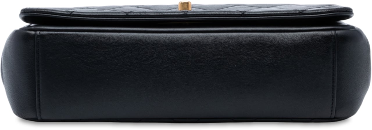 Chanel Quilted Lambskin On And On Chain Flap Zwart